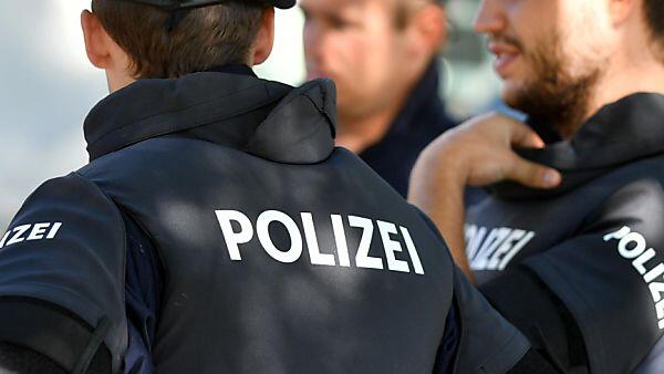 Die Polizei fahndet nach dem Mann