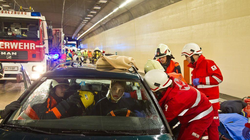 Feuertaufe: Großübung im Lieferinger Tunnel