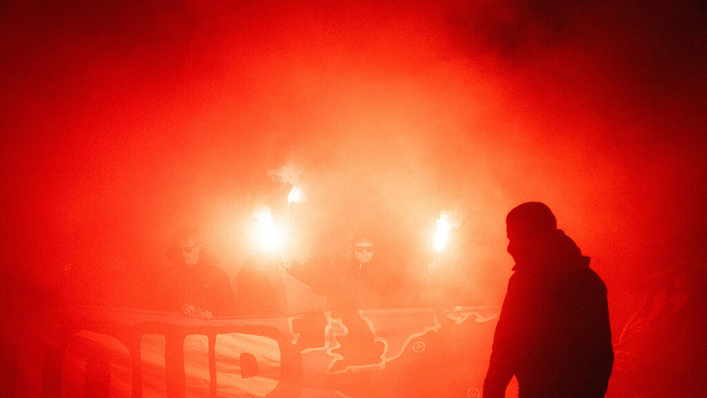 Fanmarsch von Go Ahead Eagles in Salzburg