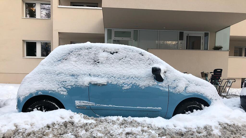 symb_Auto, Eingeschneite Autos, Schnee, Schneemassen,