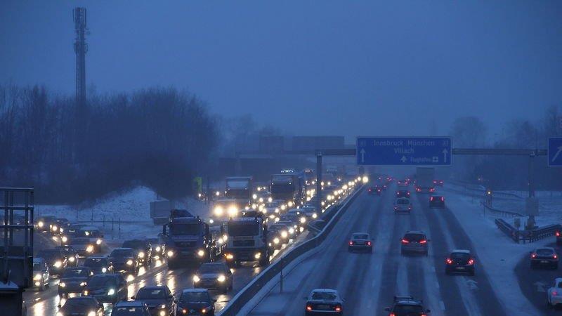 Stau nach Crash auf A1
