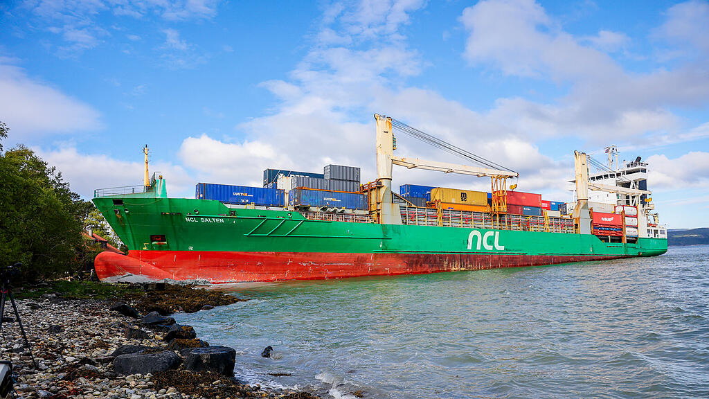 Containerschiff rast in norwegischen Garten