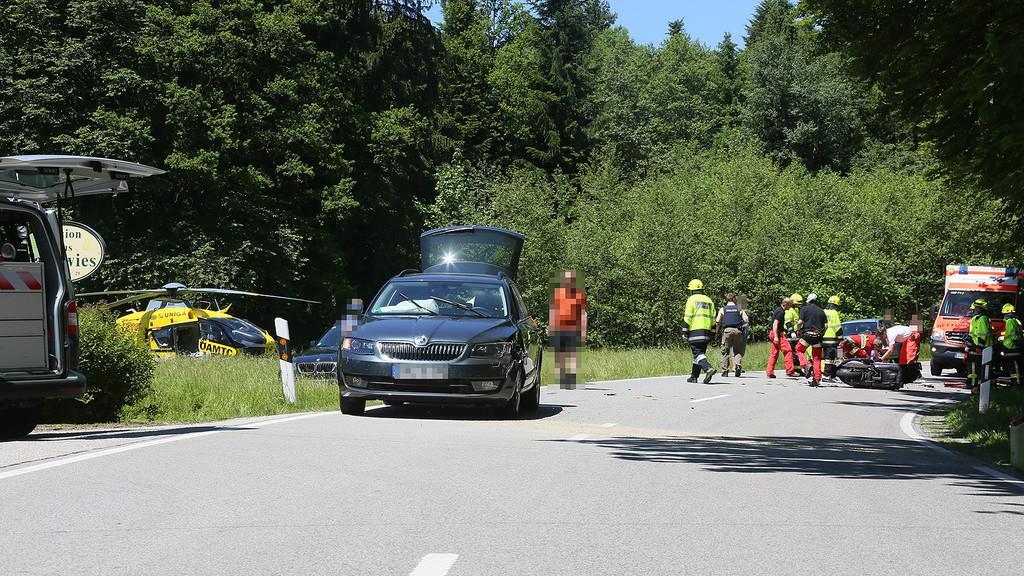 Vespa-Fahrerin in Anger schwer verletzt
