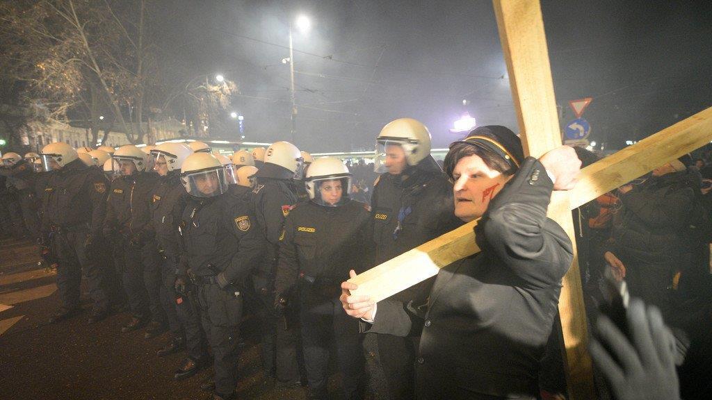 Demos gegen Akademikerball