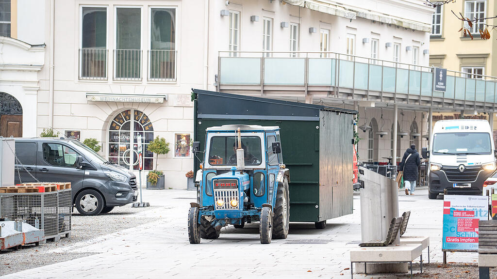 Aufbau Christkindlmarkt