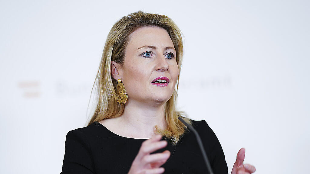 Frauenministerin Raab setzt sich für Wahlfreiheit ein