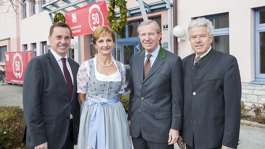 Wilfried Haslauer gratulierte den Direktoren und dem Kollegium.