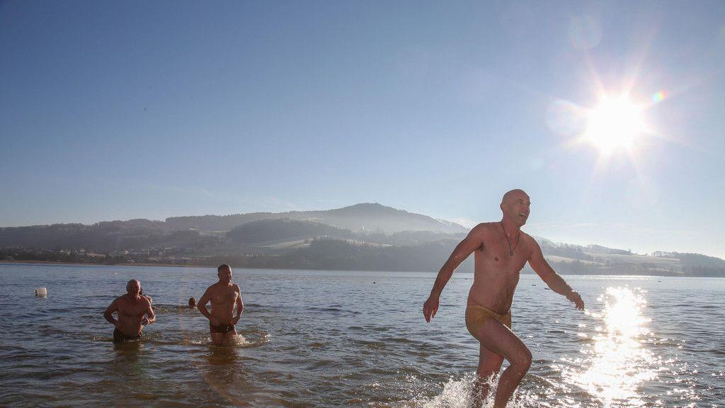 Seeham: Silvesterschwimmen im Obertrumer See