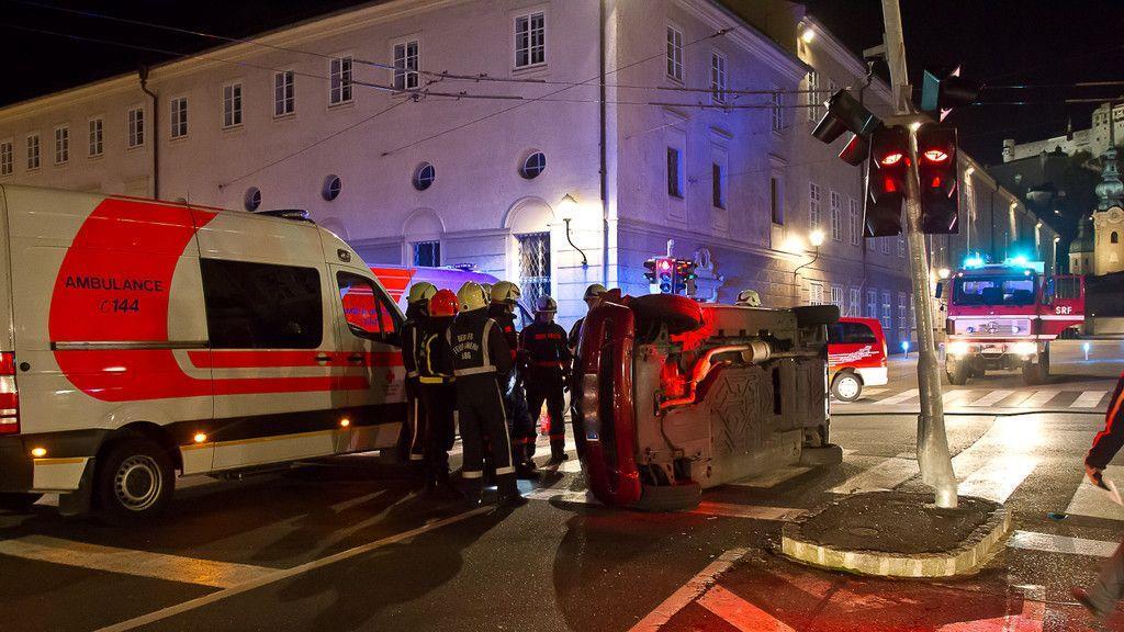 Pkw-Unfall am Herbert-von-Karajan-Platz