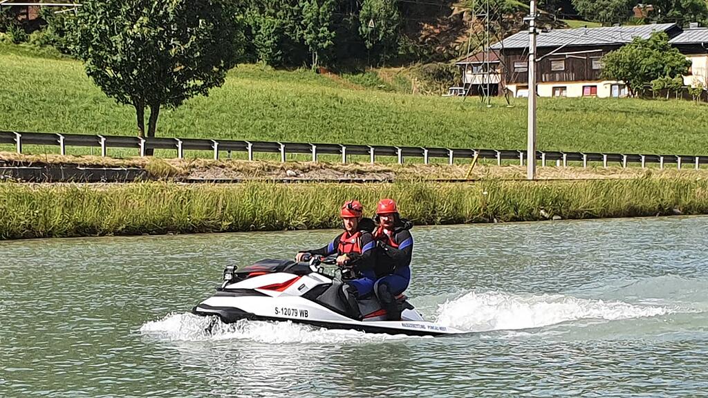 Bruck: Kind in Salzach vermisst