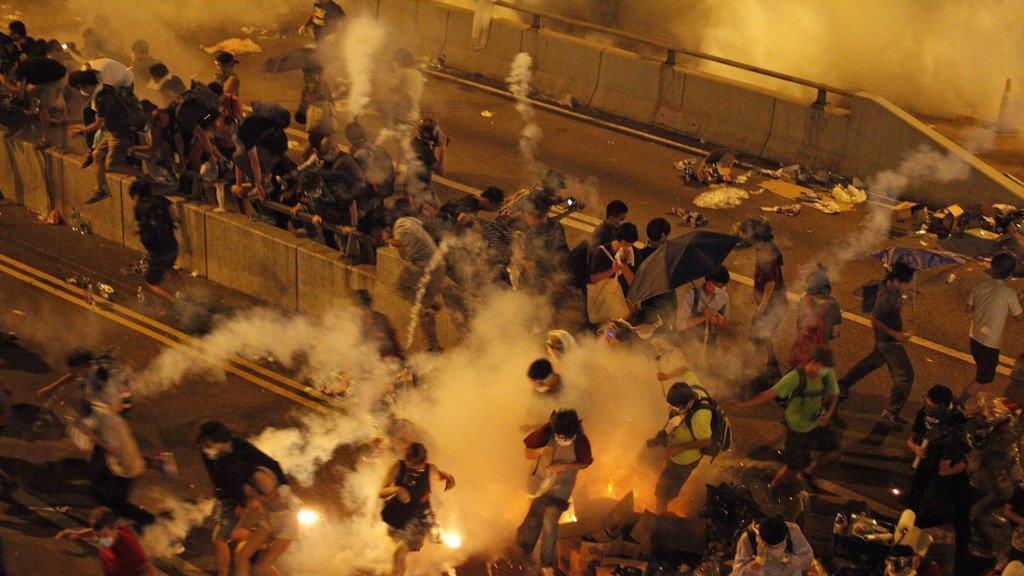 Demonstranten legen Hongkong lahm