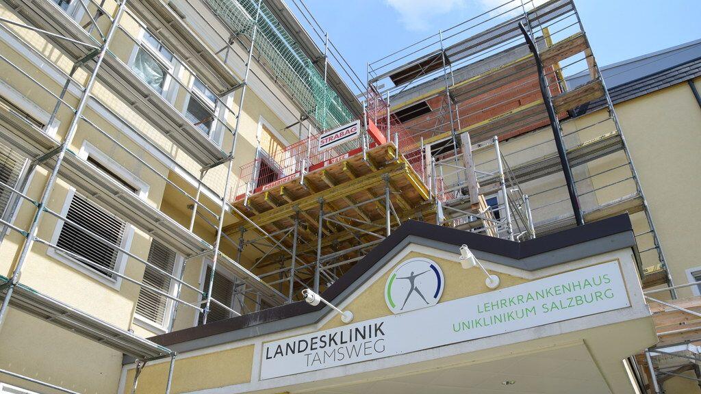 Die Sanierungsarbeiten bei der Landesklinik Tamsweg laufen nach Plan.