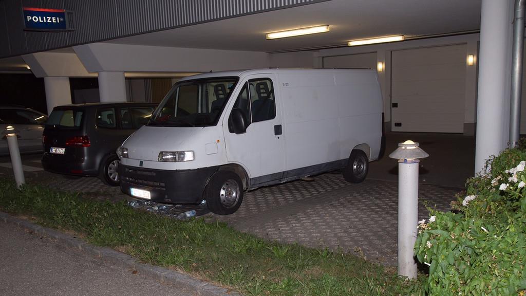 Flüchtlingskinder fast verdurstet: Der Schlepperwagen von St. Peter