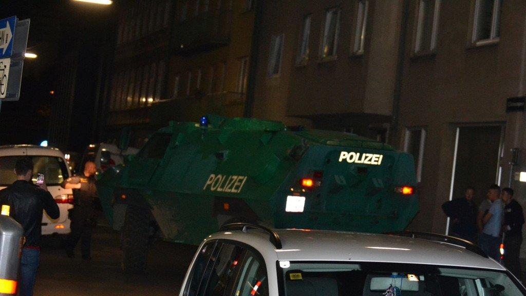 "Mahnwache" und Demo am Brunnenmarkt: Polizeieinsatz