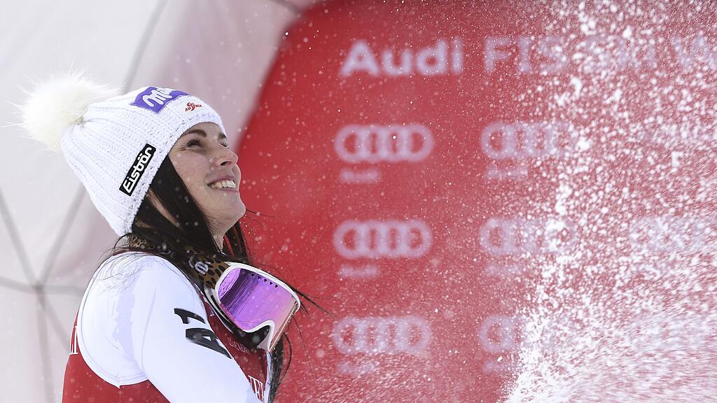 Anna Veith steht wieder ganz oben am Podest.