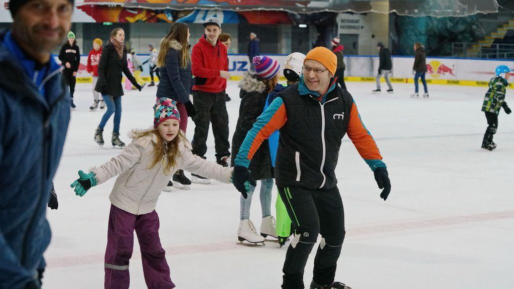 Weinachts-Eislaufen für die Kinderkrebshilfe