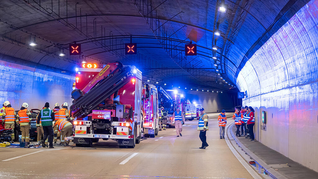 Große Einsatzübung im Lieferinger-Tunnel