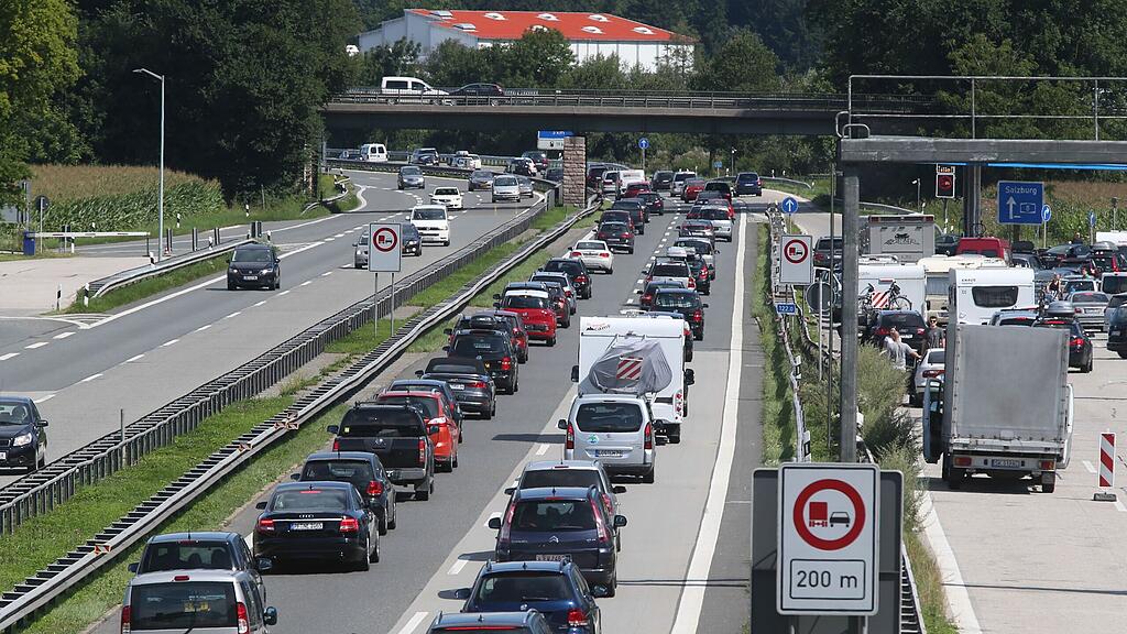 45 Minuten Wartezeit gab es schon um 10 Uhr vormittags beim Grenzübergang Walserberg.