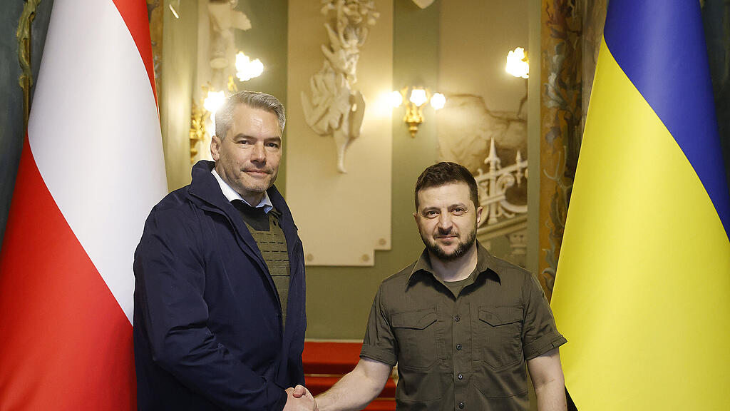 HANDOUT  BUNDESKANZLER NEHAMMER IN DER UKRAINE NEHAMMERSELENSKYJ =(5).jpg