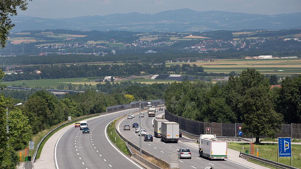 Der Radfahrer dürfte etwa fünf bis zehn Minuten auf der A10 unterwegs gewesen sein (Symbolbild).