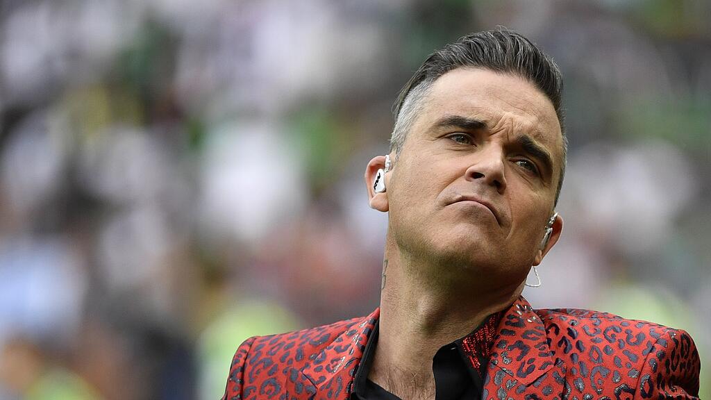 Robbie Williams sorgte bei der WM-Eröffnung für einen kleinen Eklat.
