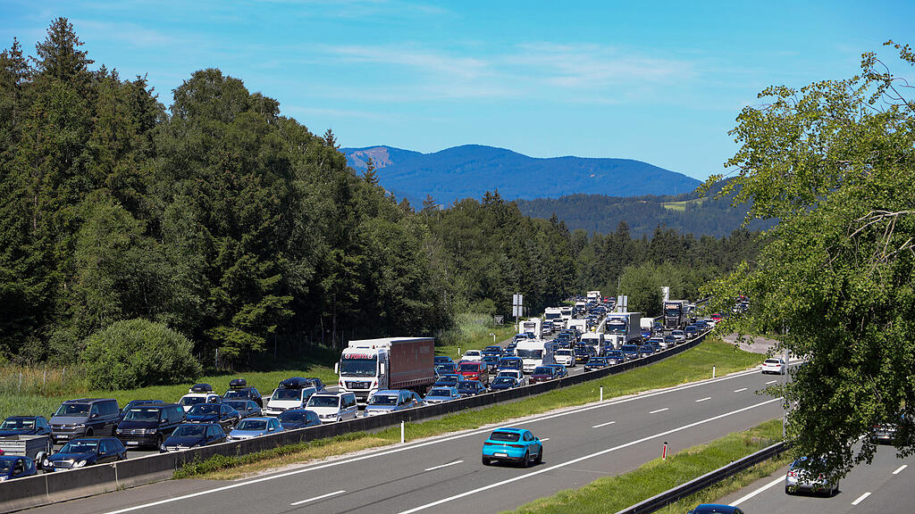 stau a1 a10 reiseverkehr