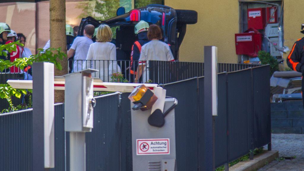 Pkw-Überschlag in Privatklinik