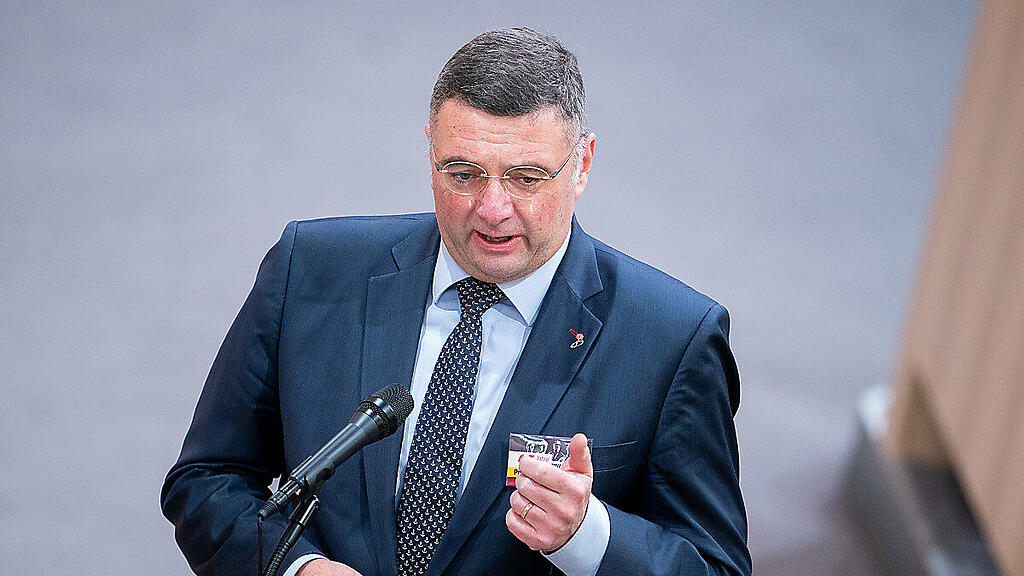 Stv. SPÖ-Vizeklubchef Leichtfried geht Regierung scharf an