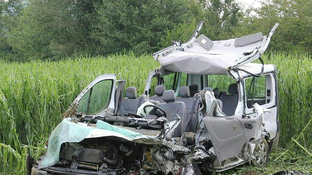 Neun Personen wurden bei dem Unfall verletzt.