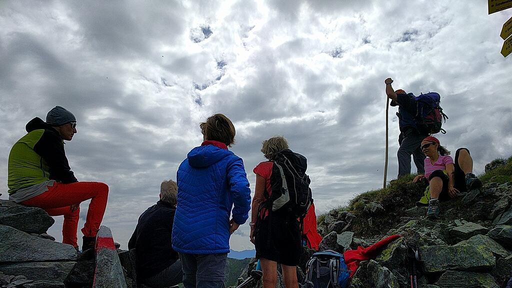 Vor einer Bergtour sollte man sich über die Wetterbedingungen informieren.