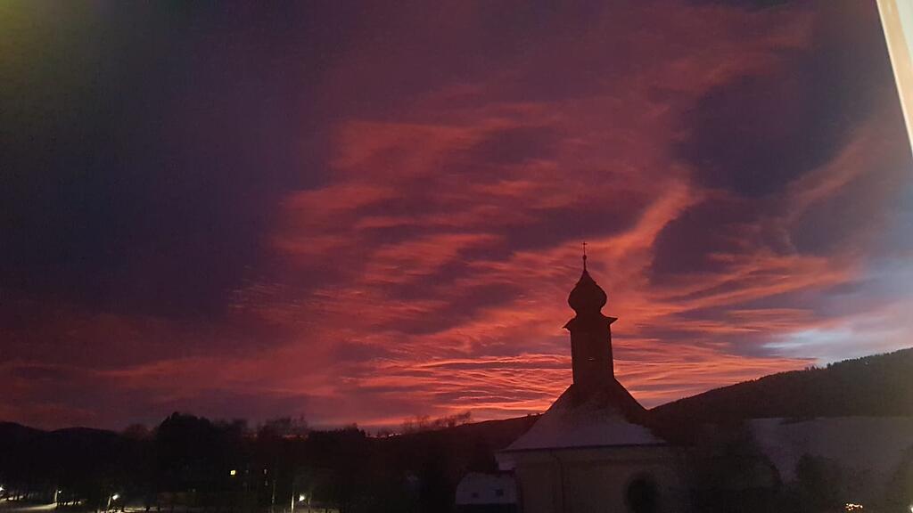 Wundersch\u00f6ner Sonnenaufgang \u00fcber Salzburg III