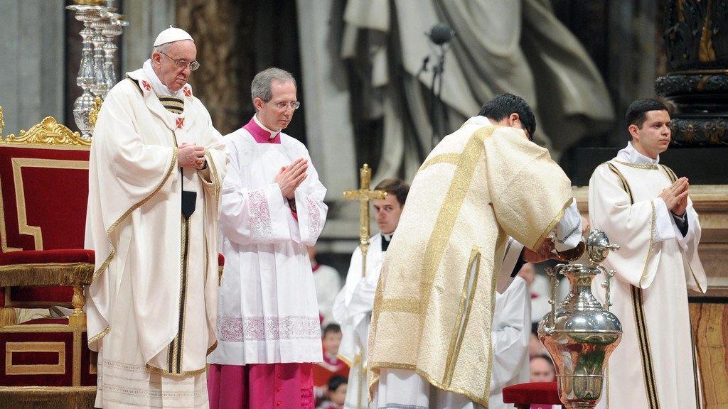 Papst begann Osterfeiern mit Chrisam-Messe