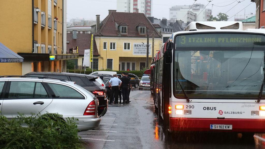 Pkw kollidiert mit Obus