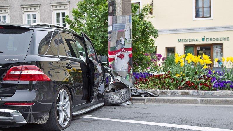 Auto crasht am Hanuschplatz