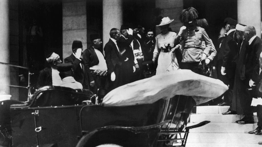 Das österreichische Thronfolgerpaar Erzherzog Franz Ferdinand und seine Gemahlin Sophie am 28.06.1914 in Sarajevo (Bosnien-Herzegowina) wenige Augenblicke vor einem tödlichen Attentat.