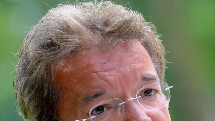 Der oberösterreichische Umweltlandesrat und Grünen-Landessprecher Rudi Anschober nimmt bis Jahresende eine politische Auszeit. Bei ihm sei ein Burnout-Syndrom diagnostiziert worden, teilte das Land mit.