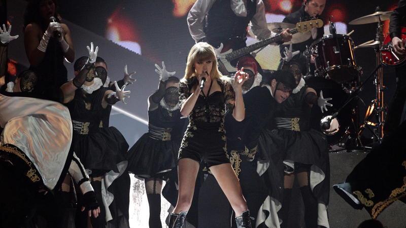 Brit Awards 2013: Stars performen auf der Bühne