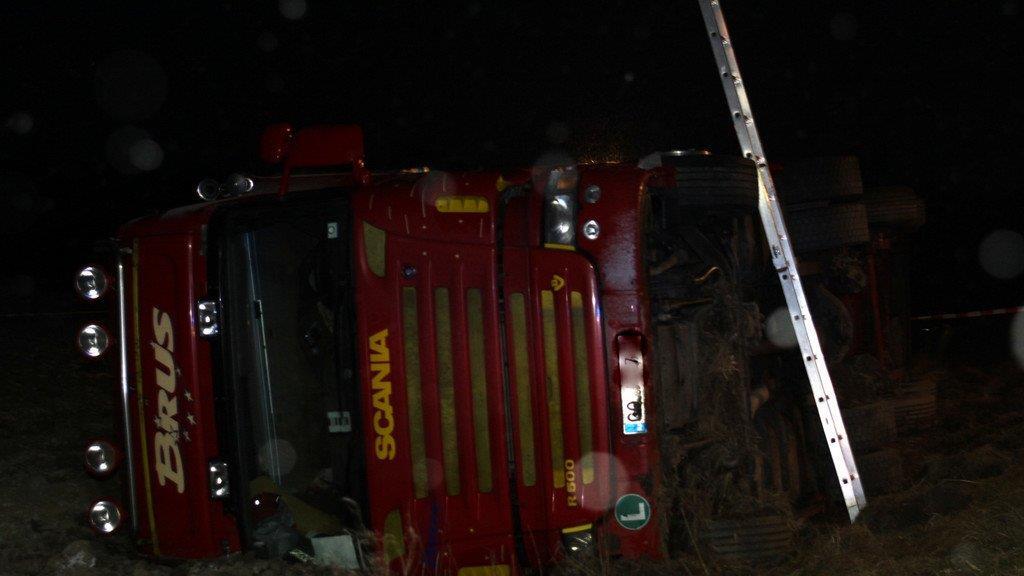 Fridolfing: Lkw umgekippt