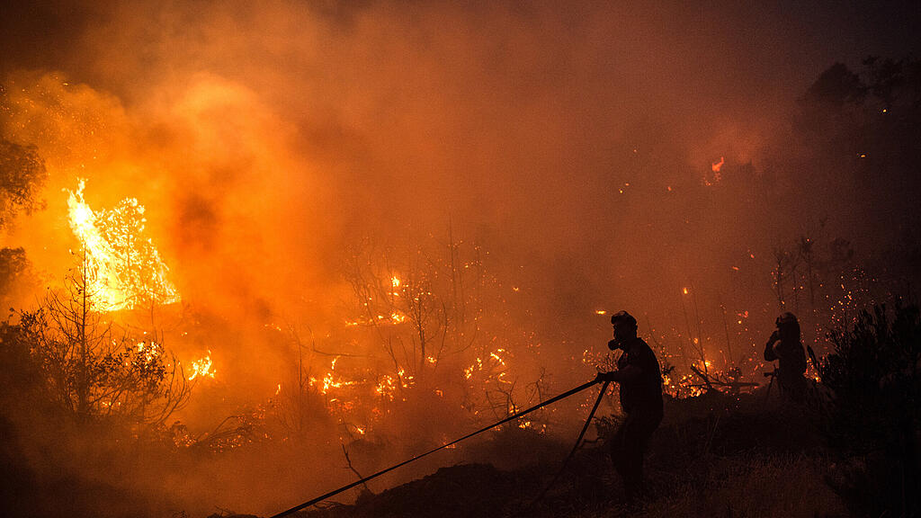 Feuer auf griechischer Insel