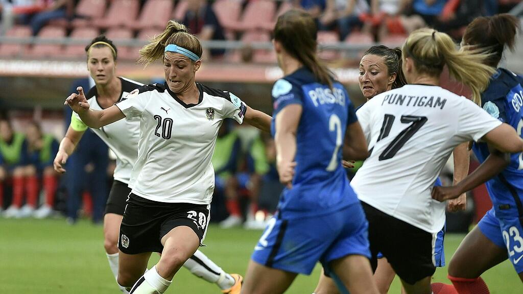 Lisa Makas (li.) traf in der 27. Minute für Österreich.
