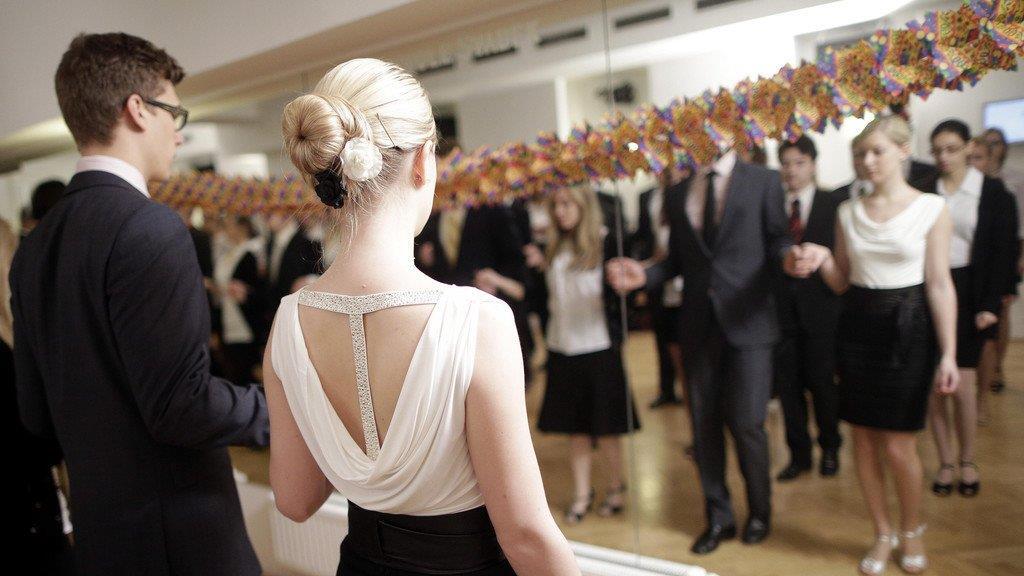 Debütanten probten Eröffnung für den Opernball 2014