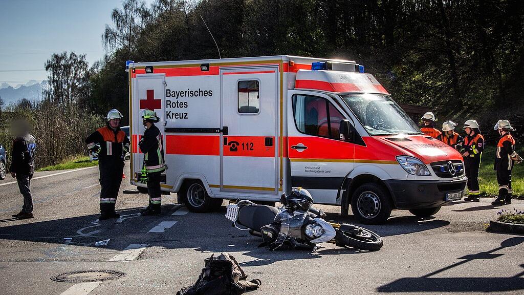 Ein Mororradlenker wurde bei Saaldorf-Surheim schwer verletzt
