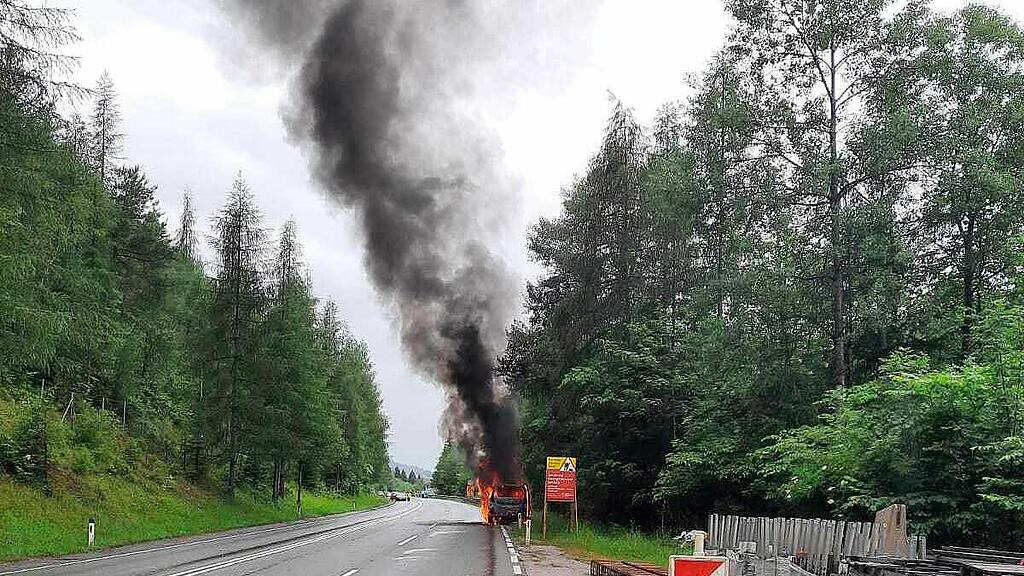 Kleinbus-Brand B311
