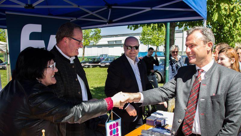 Maibaumaufstellen der FPÖ im Kuglhof