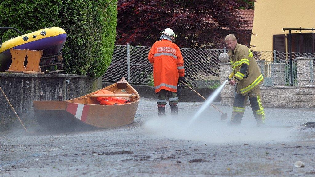 Aufräumarbeiten in Oberndorf, II