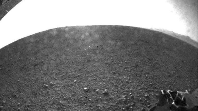 Marsrover "Curiosity" sendet farbiges Panorama-Foto