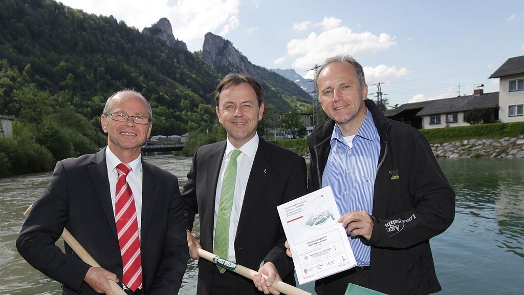 Spatenstich für den Hochwasserschutz in Hallein im Mai dieses Jahres. Im Bild von links: Bgm. Christian Stöckl, Bundesminister Niki Berlakovich und Landesrat Sepp Eisl