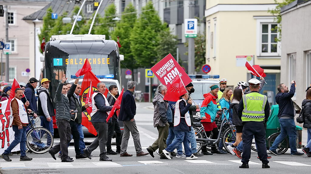 1. Mai-Demo in der Stadt Salzburg