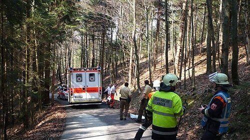 Der Freilassinger Motorradfahrer wurde nach medizinischer Erstversorgung zur weiteren Behandlung ins Salzburger Landeskrankenhaus eingeliefert.