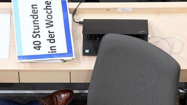 Zwölf-Stunden-Tag: Hitzige Debatte im Nationalrat